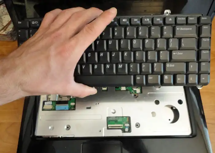 Servis Keyboard Touchpad Laptop Rusak Eror